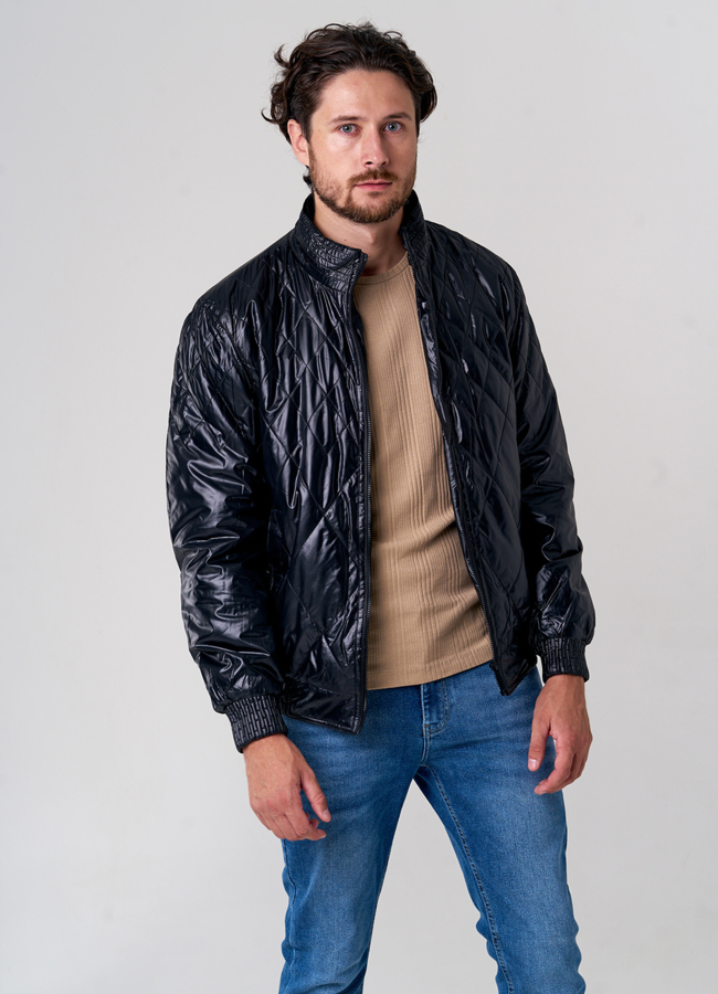 Куртка бомбер из эко кожи черного цвета модель № 2006 меха малина