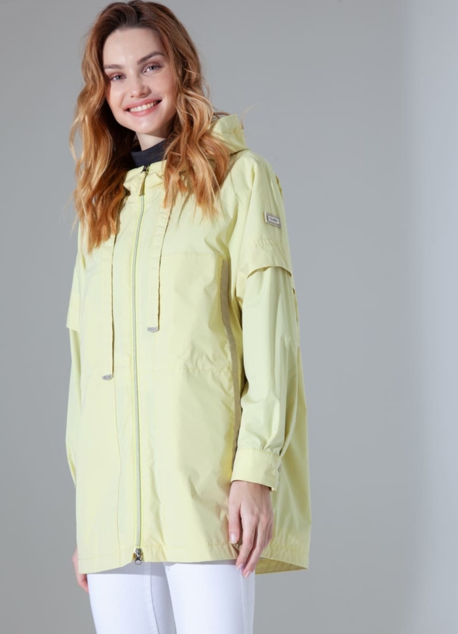 Куртка с капюшоном желтого цвета модель № 523 меха малина