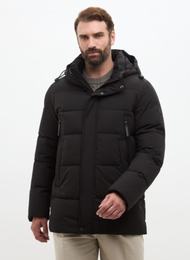 Мужской пуховик черного цвета