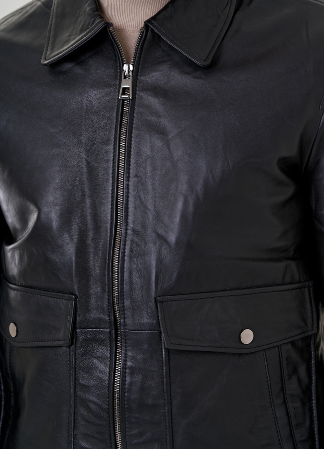 Мужская кожаная куртка черного цвета  модель № 23411 в рассрочку