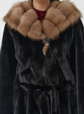 Норковая шуба с капюшоном из меха куницы