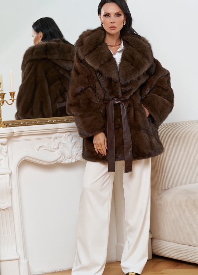 фото Женская шуба из меха норки с капюшоном из меха куницы модель № 30679