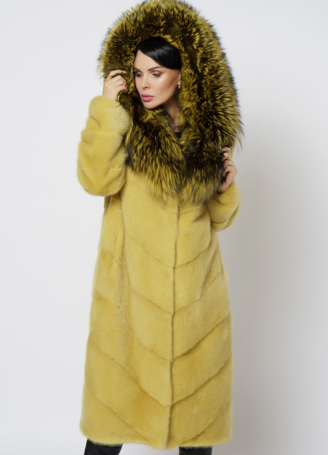 Шуба из норки желтого цвета модель № 1200 в рассрочку