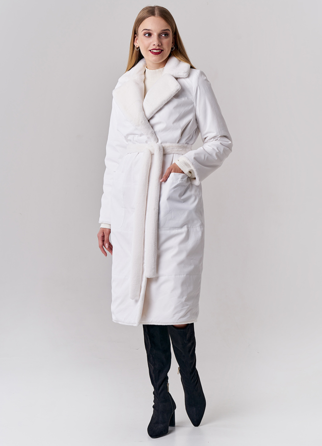 Удлиненная шуба белого цвета из эко меха модель № 21138 в рассрочку