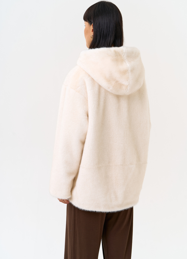 Женская светлая куртка из эко меха с капюшоном модель № 31231 в рассрочку Женская светлая куртка из эко меха с капюшоном модель № 31231 в рассрочку