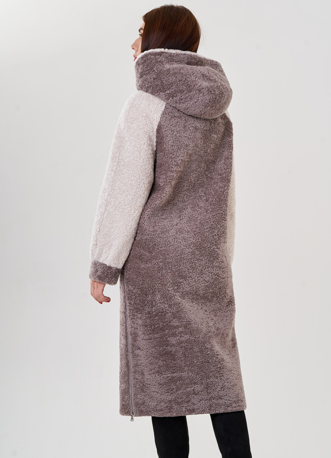 Шуба из овчины в бежевом цвете с капюшоном  модель № 23211 универмаг малина