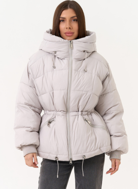 Светлый женский пуховик с капюшоном