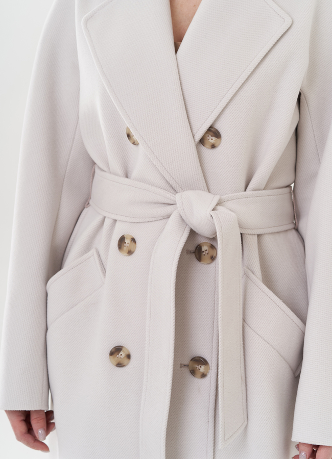 Женское длинное пальто кремового цвета модель № 26425 в кредит