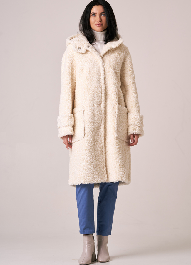 Шуба из овечьей шерсти с накладными карманами и капюшоном модель № 1984-1 универмаг малина