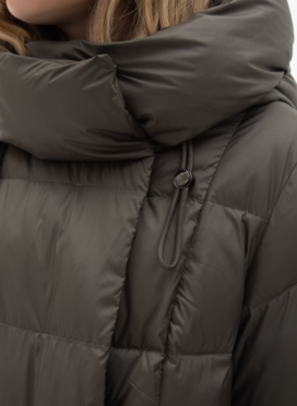 Женский пуховик с капюшоном