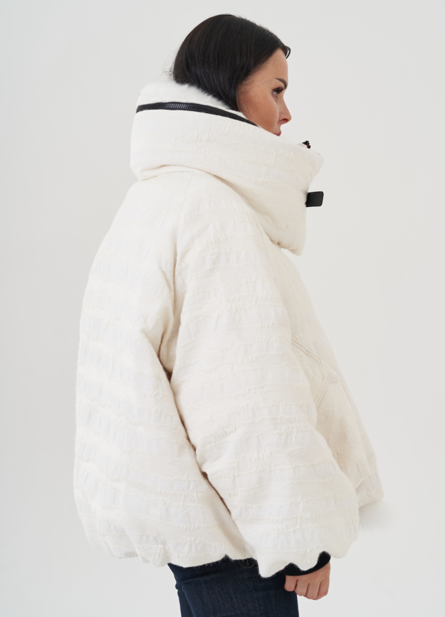 Женская куртка белого цвета модель № 24934 в кредит