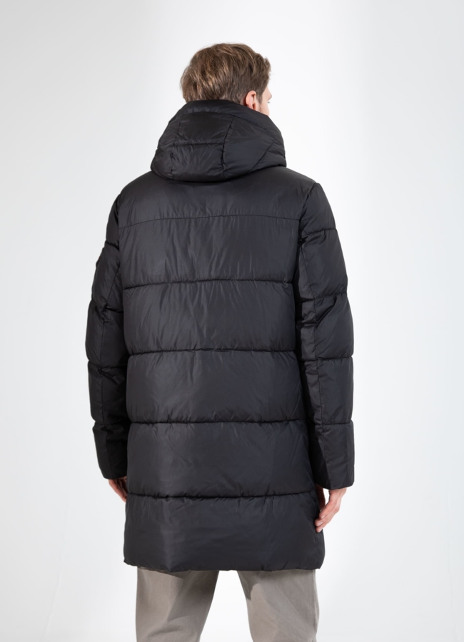 Мужской пуховик черного цвета с капюшоном  модель № 25905 в рассрочку