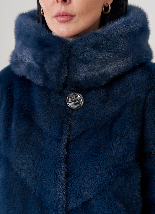 Женская шуба из норки с капюшоном  модель № 23864 универмаг малина