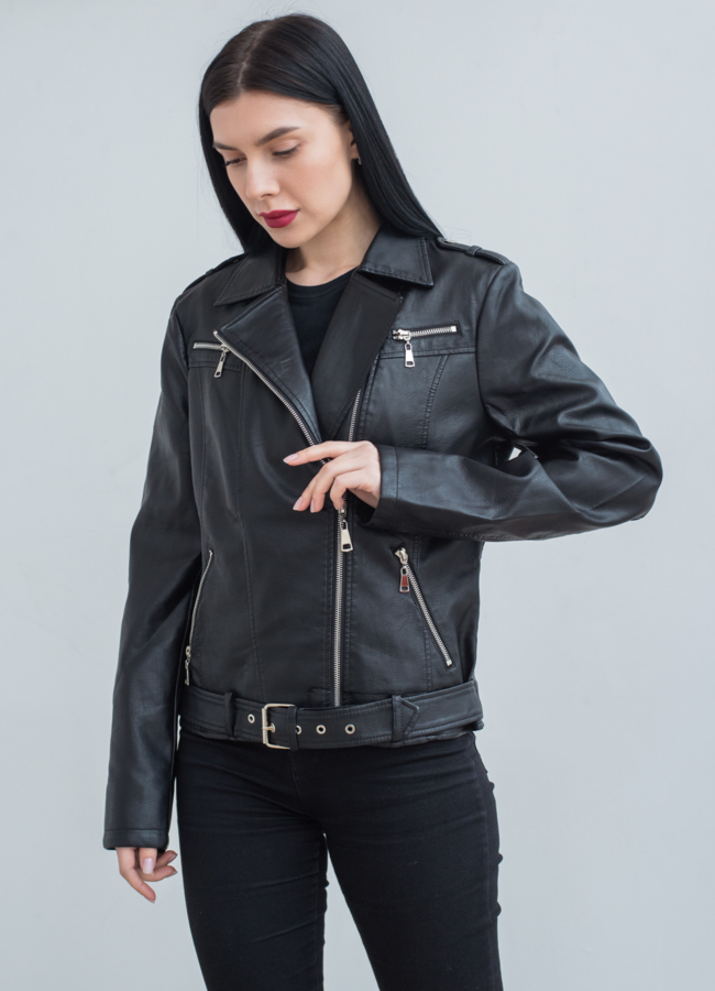 Куртка женская черного цвета из эко кожи модель № 22867 в кредит