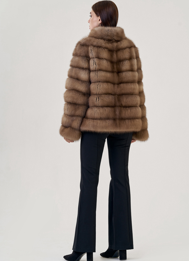 Короткая шуба из куницы модель № 23219 в кредит