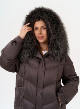 Женский пуховик с капюшоном из меха чернобурки