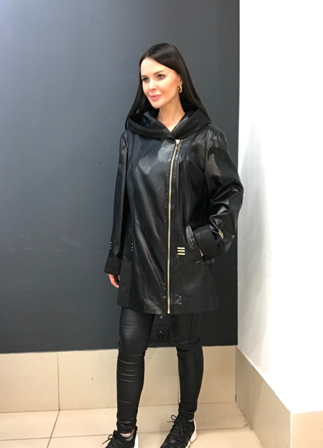 Куртка кожаная черного цвета модель № 772 меха малина