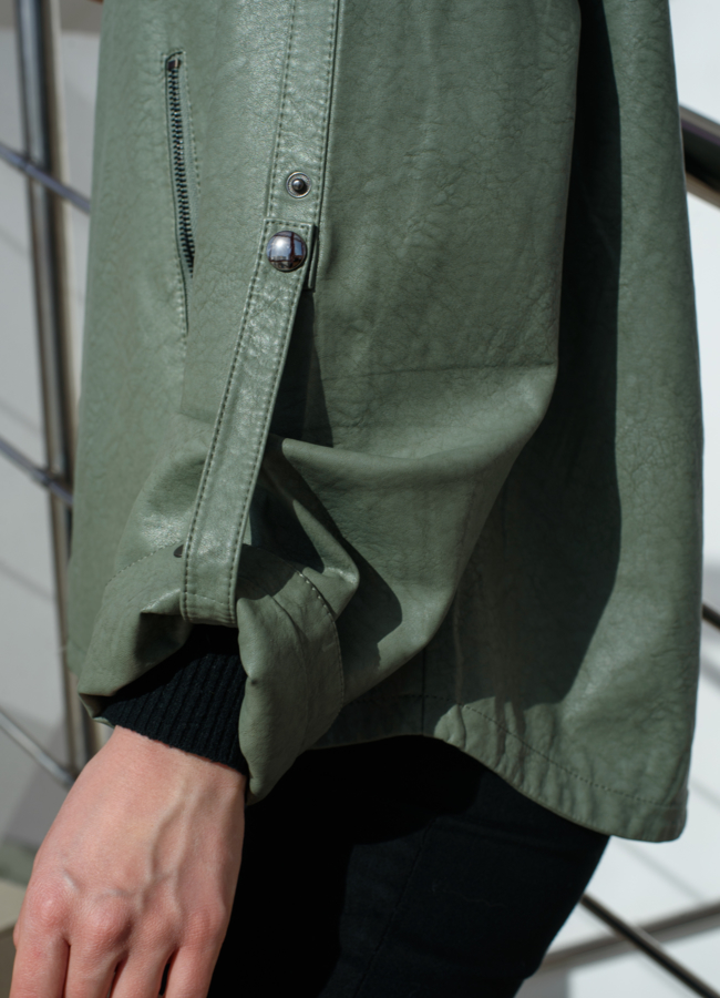 Куртка из эко кожи с капюшоном  модель № 22456 универмаг малина