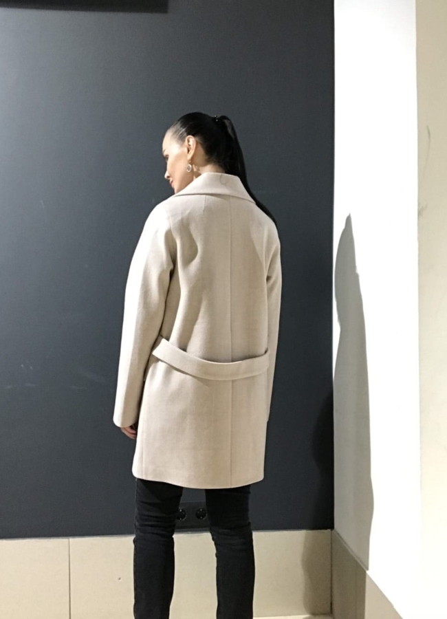 фото Светлое женское пальто модель № 5565