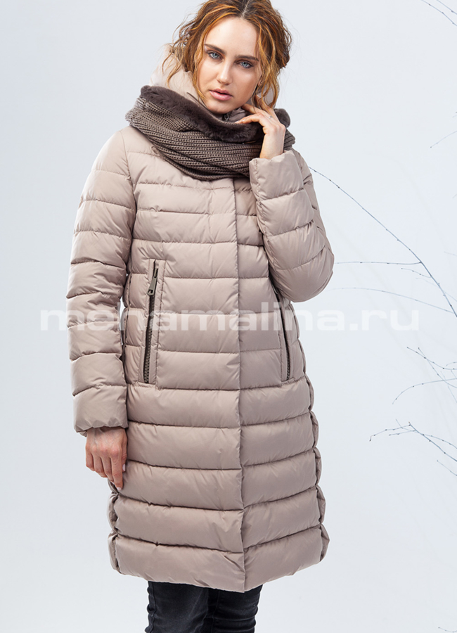 Светлый пуховик  модель № П-167 меха малина
