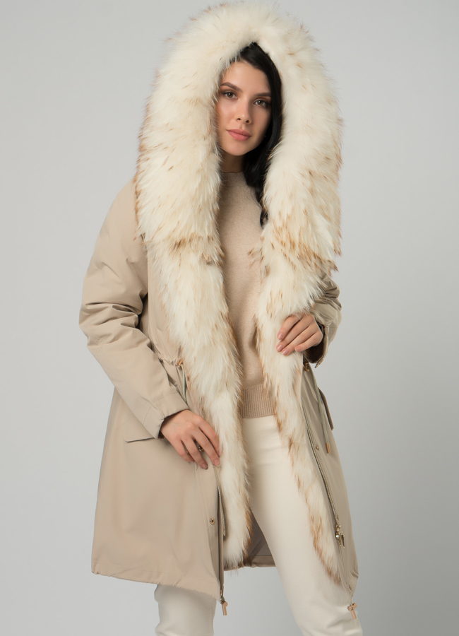 Светлая парка с мехом енота модель № 73381 универмаг малина