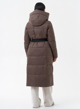 Длинный пуховик бежевого цвета