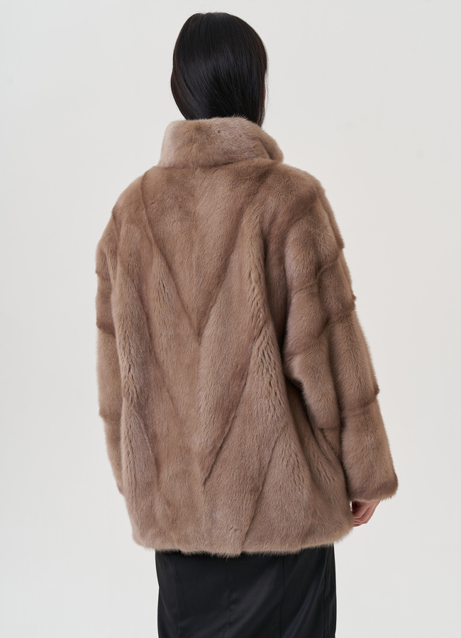 Короткая  шуба из норки  модель № 82452 в кредит