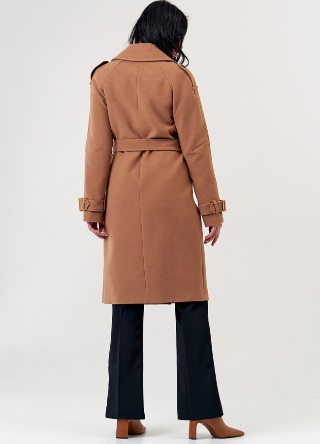 Женское пальто коричневого цвета с поясом модель № 21377 в рассрочку