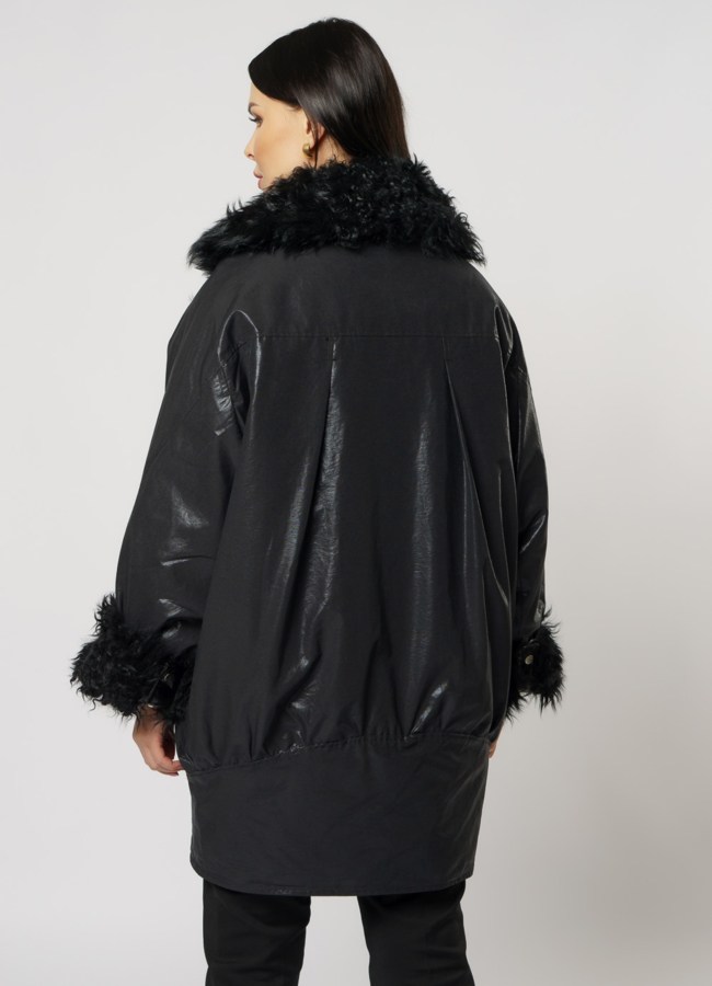 Двусторонний пуховик oversize с отделкой из козлика  модель № 221 универмаг малина