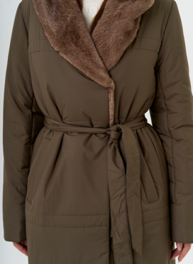 Женское пальто с капюшоном из эко меха под норку