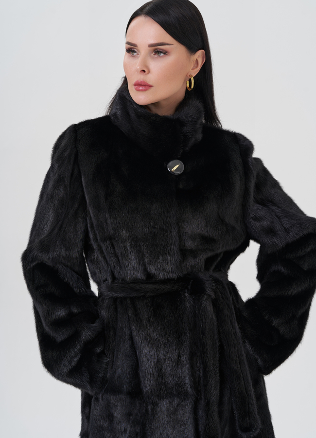 Женская норковая шуба черного цвета  модель № 24720 универмаг малина
