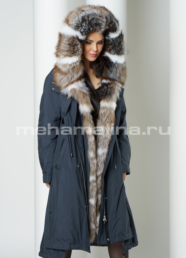 Удлиненная парка синего цвета с меховой отделкой модель № 942 универмаг малина