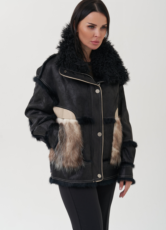 Куртка черного цвета с деталями из меха кролика модель № 25543 в рассрочку