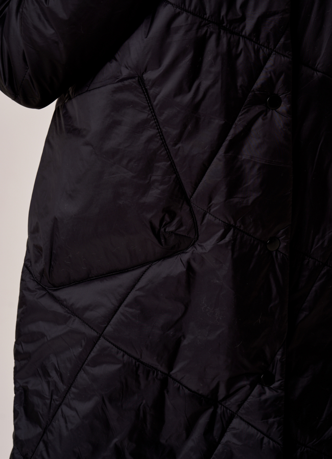 Плащ на кнопках черного цвета модель № А-10 в кредит