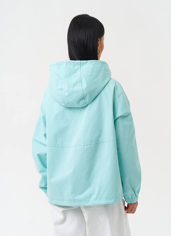 фото Ветровка женская голубого цвета с капюшоном модель № 30455