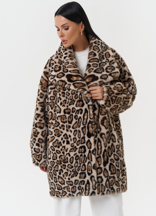 Пальто из эко меха с анималистичным принтом модель № 28555 в кредит