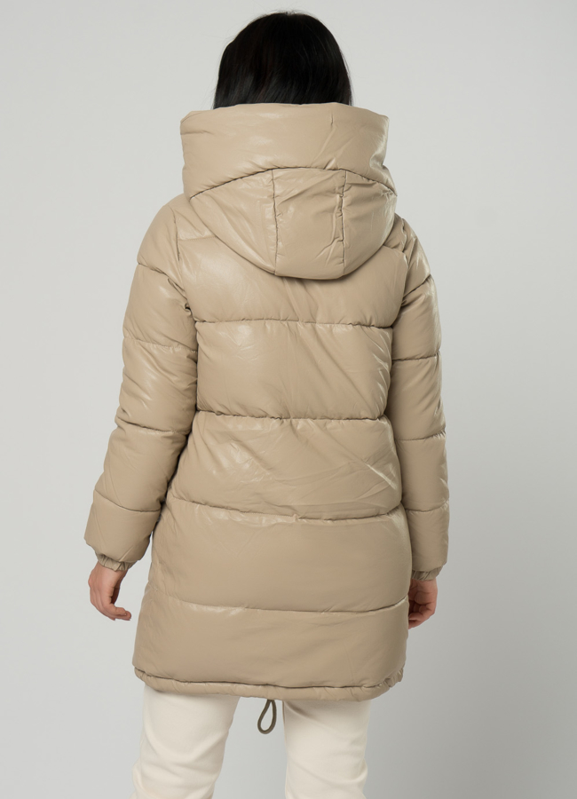 Светлый пуховик из эко кожи модель № 75374 в кредит