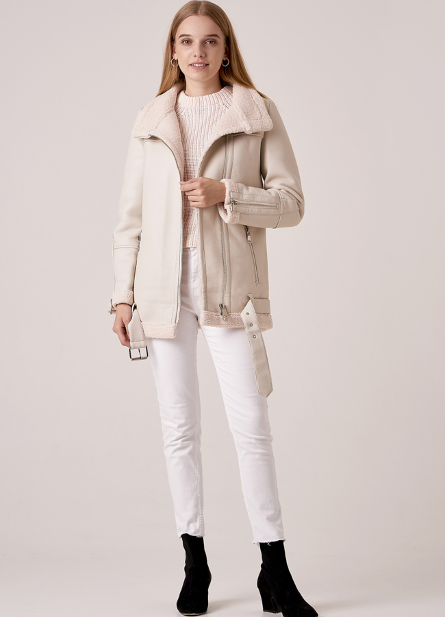 Светлая дубленка из искусственного меха модель № 79307 меха малина