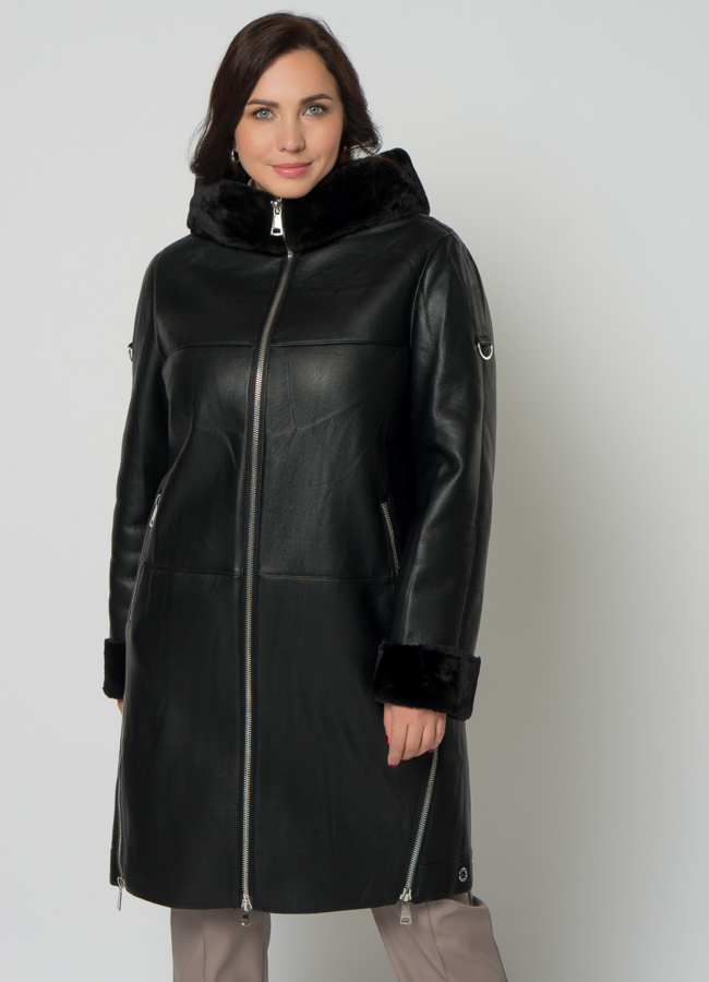 Удлиненная эко дубленка черного цвета на молнии модель № 74538 меха малина