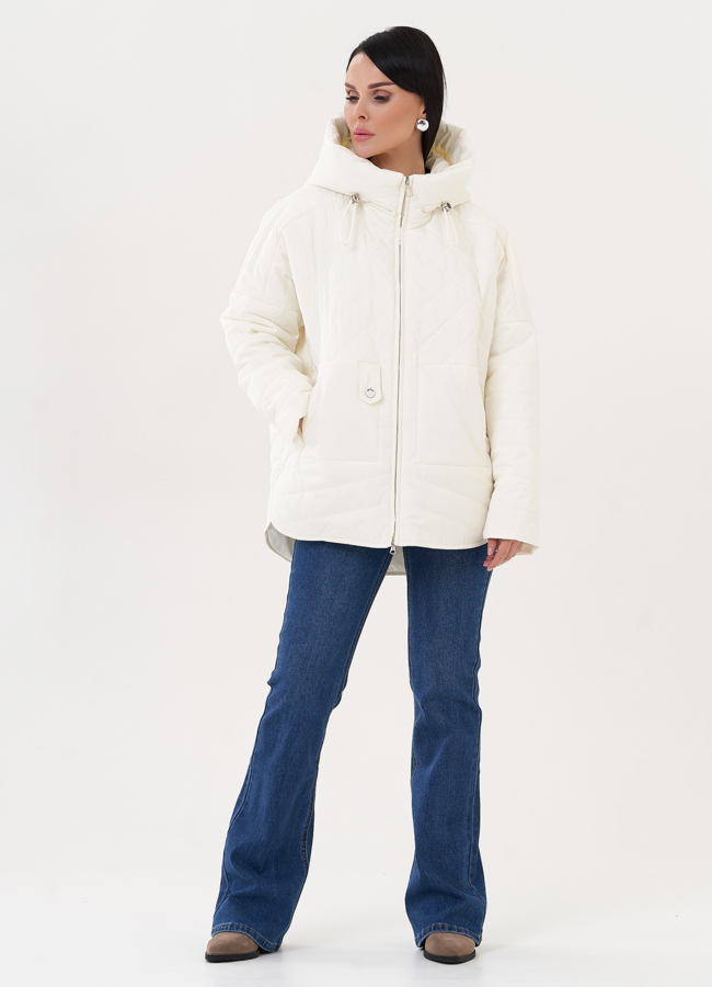 Светлая куртка с капюшоном модель № 26978 меха малина