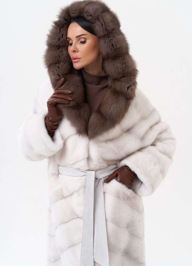 Норковая шуба с капюшоном из меха куницы модель № 29528 меха малина