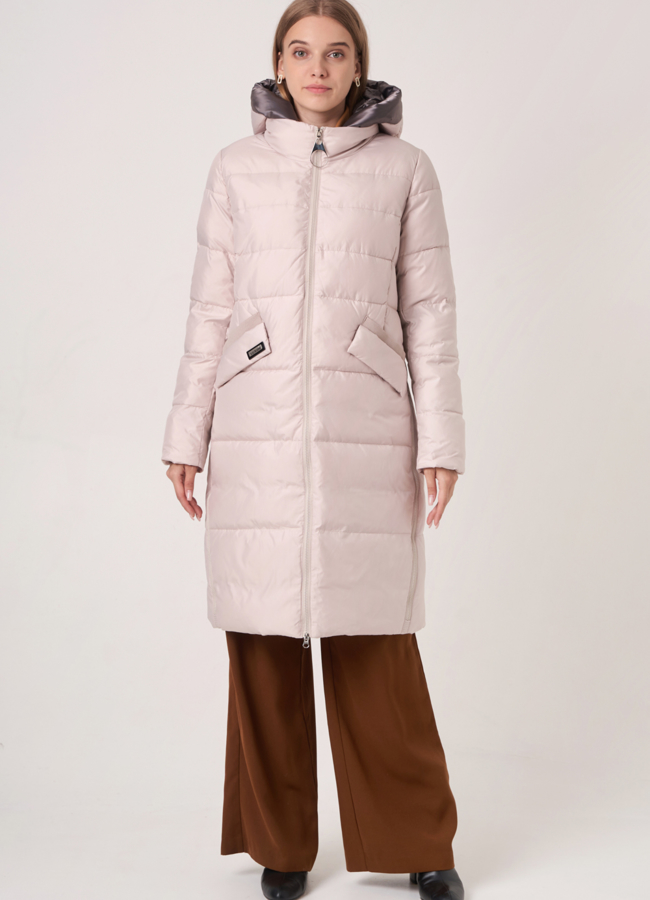 Женский пуховик бежевого цвета на молнии модель № 532 меха малина