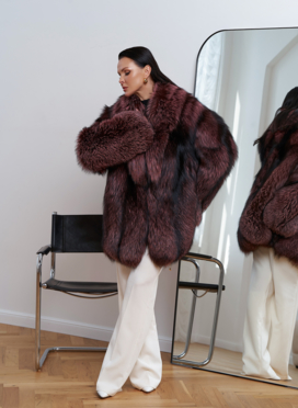 Шуба из меха чернобурки розового цвета Шуба из меха чернобурки розового цвета