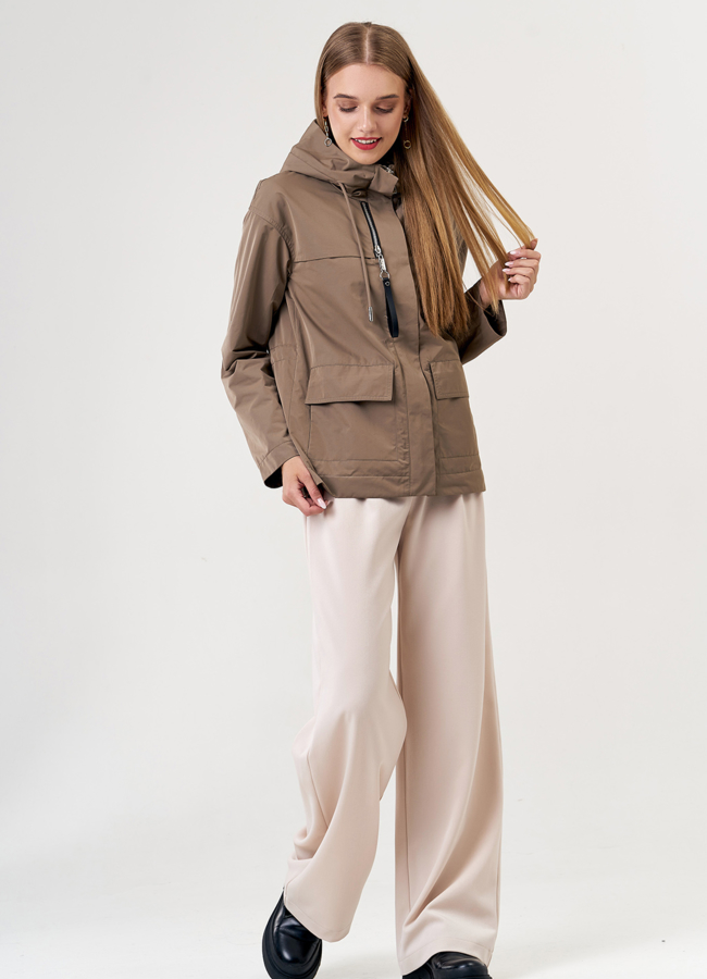 фото Светлая куртка с капюшоном модель № 21231