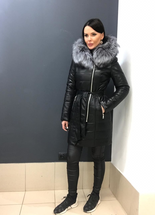 Пуховик с капюшоном модель № 8779 меха малина