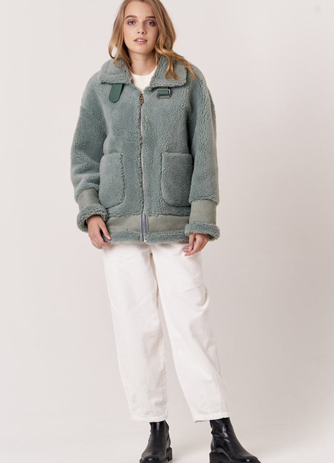 Куртка из шерсти с накладными карманами модель № 19431 меха малина