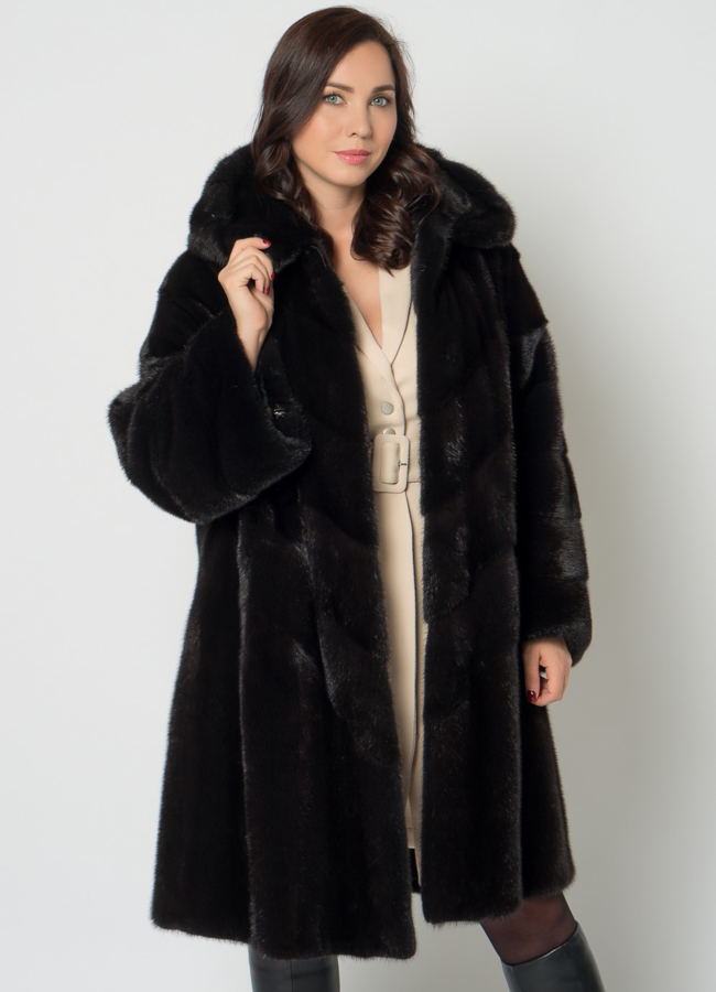 Шуба из скандинавской норки с капюшоном в комбинированной раскладке модель № 16837 универмаг малина