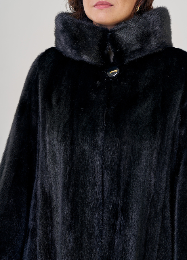 Норковая удлиненная  шуба с капюшоном в черном цвете модель № 80956 в рассрочку