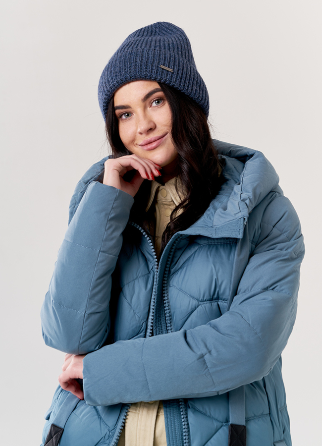 Шапка женская  модель № 10736 меха малина