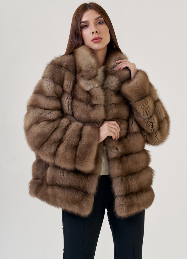 Короткая шуба из куницы модель № 23219 меха малина